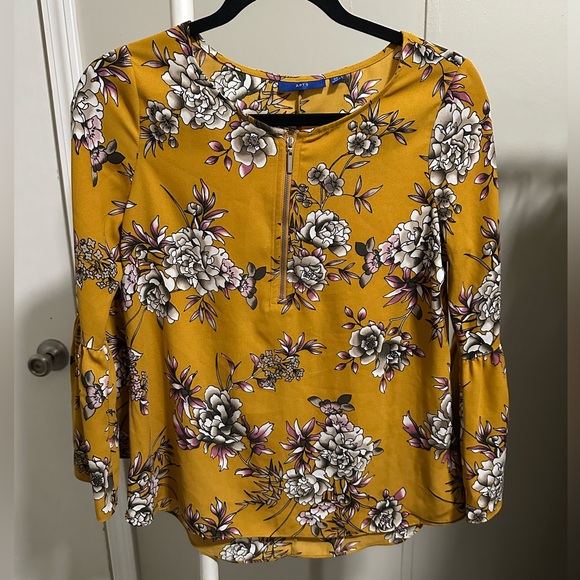 Apt. 9 Tops - Apt. 9 Women’s Yellow Floral Bell Sleeve Blouse size XS